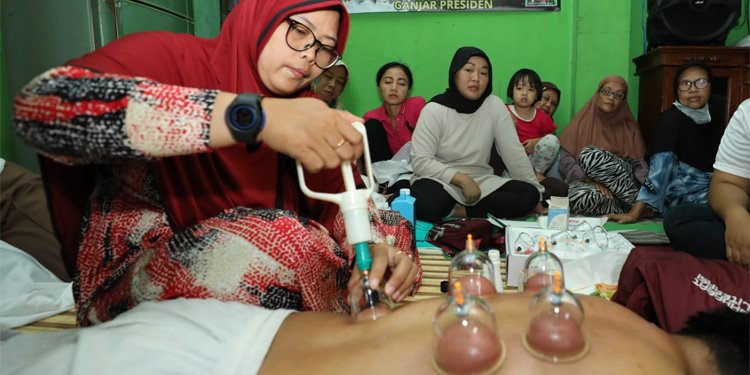 Peduli Kesehatan Masyarakat, Ganjar Sejati Beri Pelatihan Pengobatan Alternatif Bekam di Kota Bandung